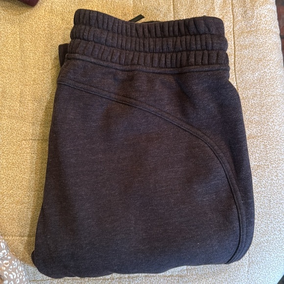 Lululemon insulated sweater pants size 8 - Picture 7 of 9